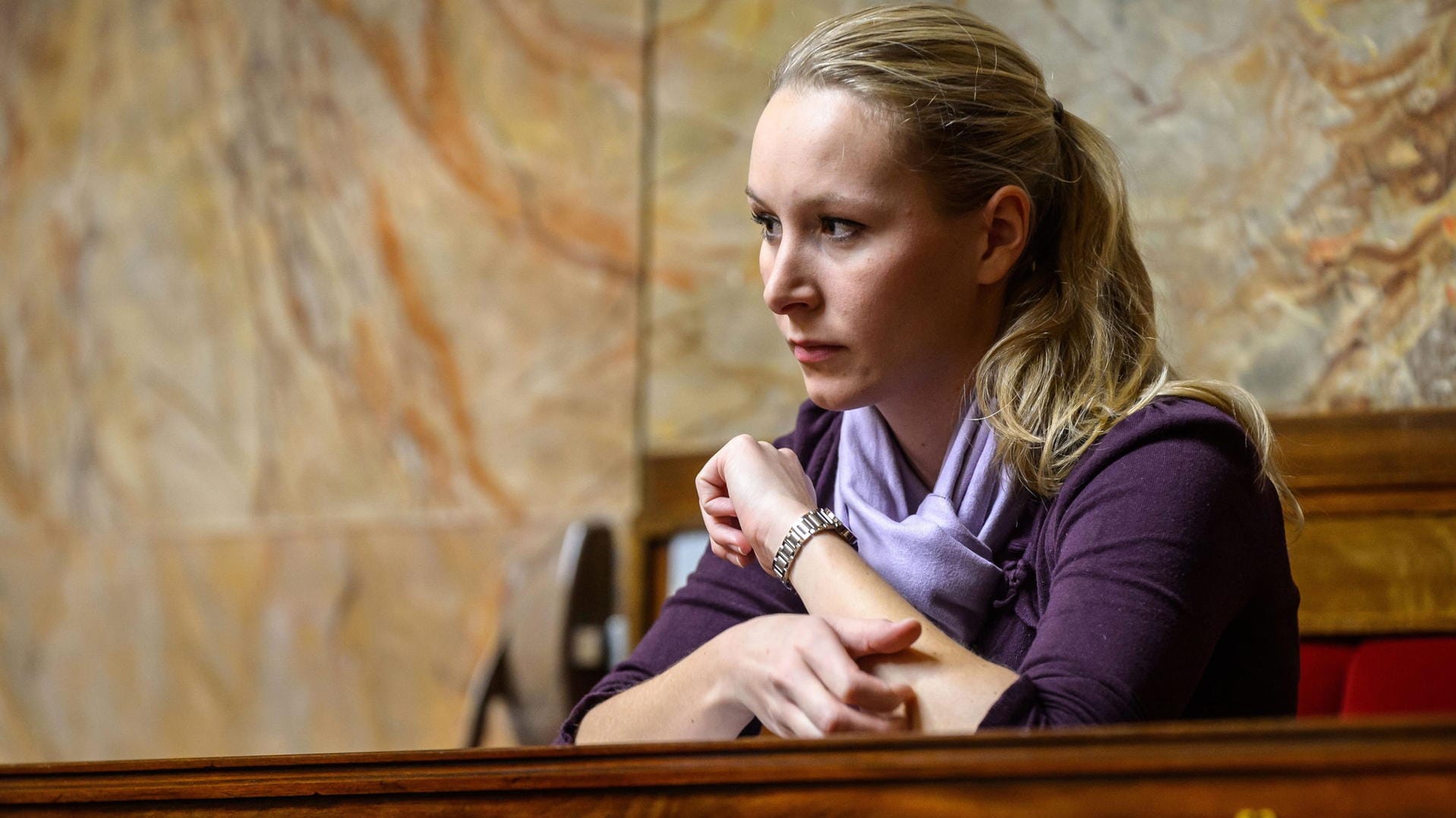 Marion Maréchal-Le Pen gibt aus persönlichen Gründen vorerst ihre politischen Ämter auf. Marion Maréchal-Le Pen gibt aus persönlichen Gründen vorerst ihre politischen Ämter auf.