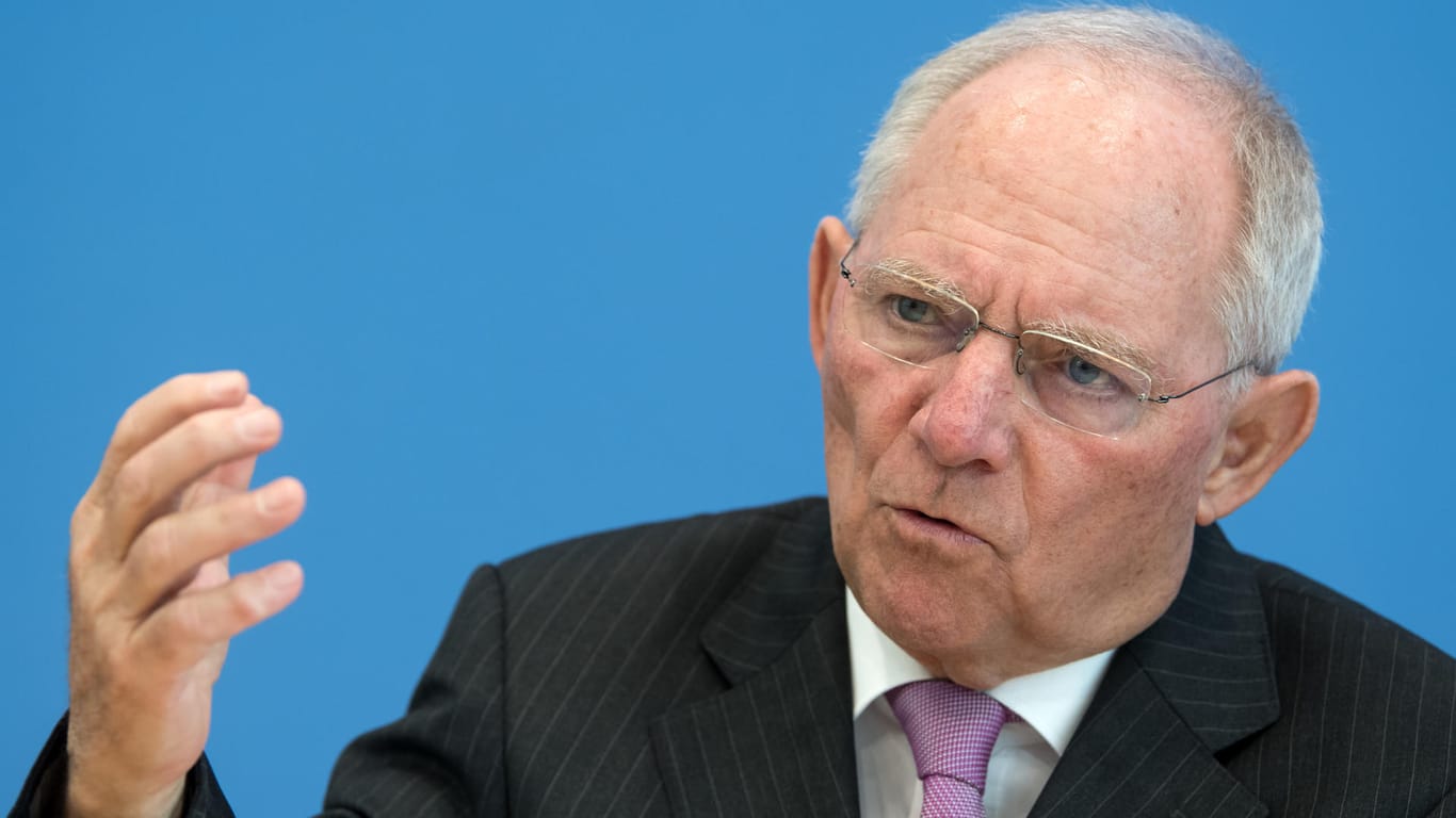 Heute stellt Bundesfinanzminister Wolfgang Schäuble (CDU) die neusten Zahlen zu den erwatenden Steuereinnahmen von Bund und Ländern vor.