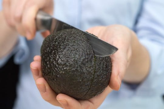 Fälschlicherweise wird die Avocado häufig für Gemüse gehalten - aus botanischer Sicht ist sie ein Obst.