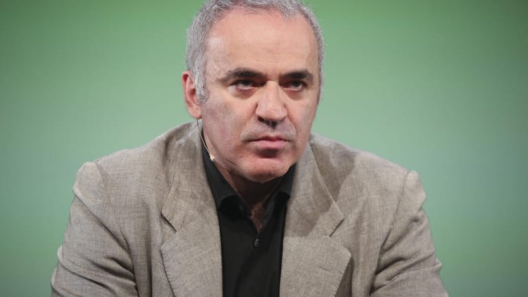Warnt vor Putins Einfluss in Europa: Ex-Schachweltmeister Garri Kasparow