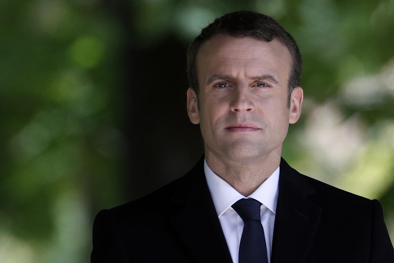Emmanuel Macron setzt sein "Versprechen einer Erneuerung" in die Tat um.