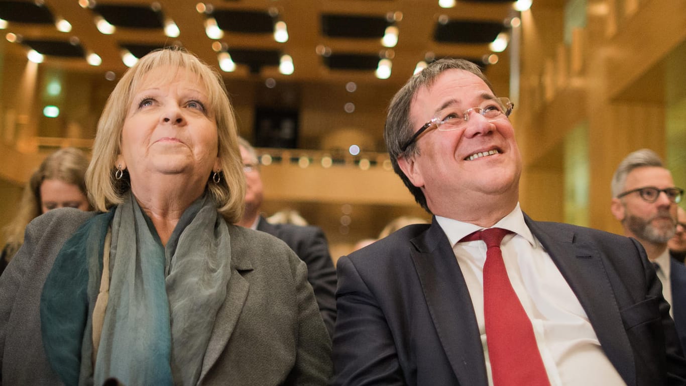 Hannelore Kraft und Armin Laschet liefern sich bei der NRW-Wahl ein Kopf-an-Kopf-Rennen.