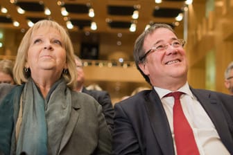 Hannelore Kraft und Armin Laschet liefern sich bei der NRW-Wahl ein Kopf-an-Kopf-Rennen.