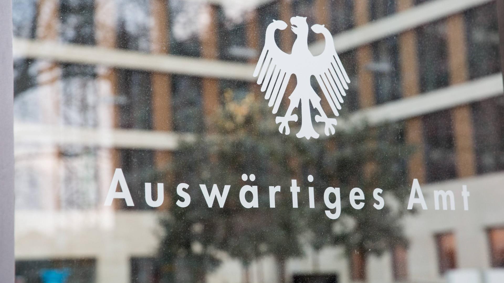 Das Auswärtige Amt wurde nicht von der Verhaftung Tolus in Kenntnis gesetzt. Das Auswärtige Amt wurde nicht von der Verhaftung Tolus in Kenntnis gesetzt.