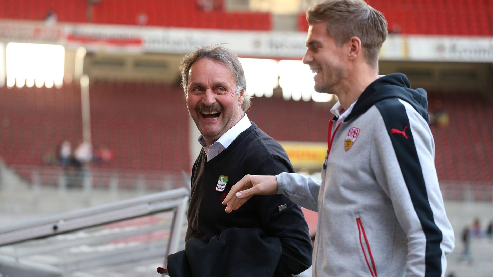 Peter Neururer (l.) versteht sich gut mit Stuttgarts Stürmer Simon Terodde: "Ihm gönne ich den Aufstieg besonders." Peter Neururer (l.) versteht sich gut mit Stuttgarts Stürmer Simon Terodde: "Ihm gönne ich den Aufstieg besonders."