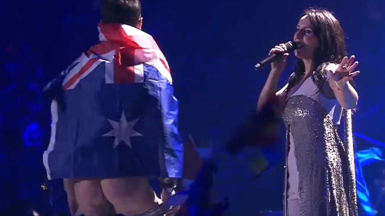 Der ESC-Flitzer stürmte beim Auftritt von Australien auf die Bühne.