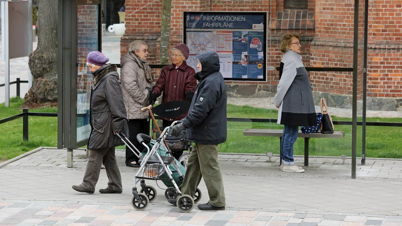 Die Renten in Ost– und Westdeutschland sollen bis zum 1. Januar 2025 vollständig angeglichen werden.