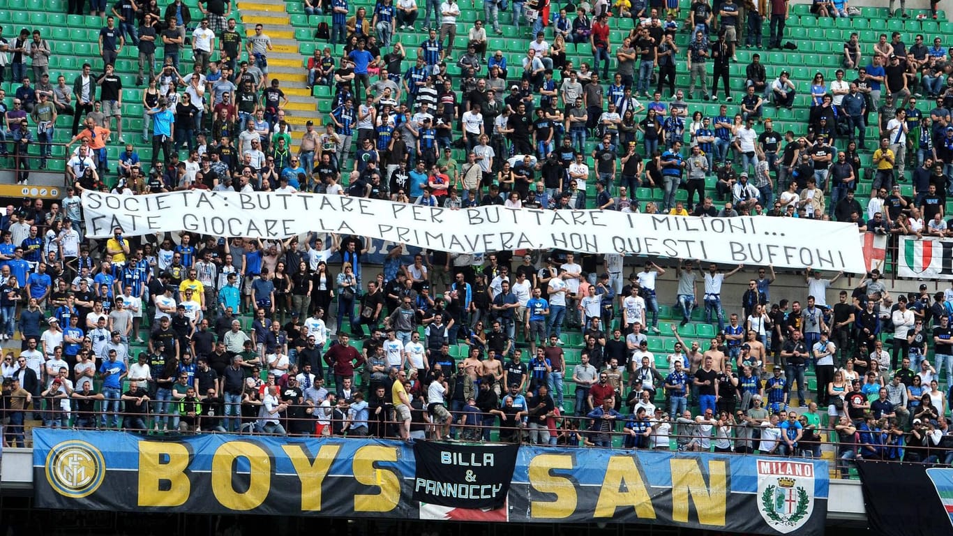 "Lasst die Jugend ran" - die Inter-Fans stellten deutliche Forderungen.