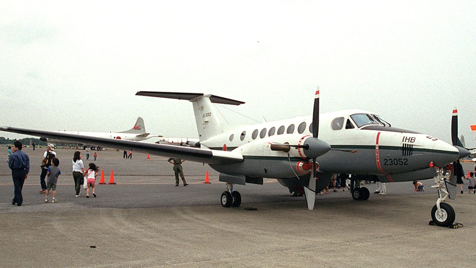 Ein Propellerflugzeug vom Typ LR-2 des japanischen Militärs ist am 15.05.2017 vom Radar verschwunden. Ein Propellerflugzeug vom Typ LR-2 des japanischen Militärs ist am 15.05.2017 vom Radar verschwunden.