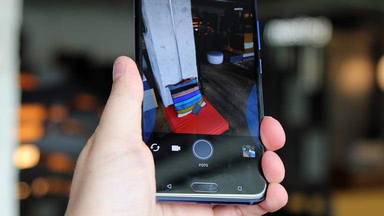 Foto mit dem HTC U11 in einer Hand geschossen