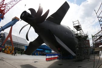 Heck und Antriebspropeller des U-Boots vom Typ "U36" auf der Werft von ThyssenKrupp Marine Systems in Kiel.