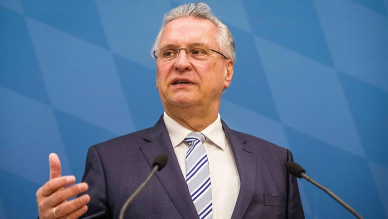 Der CSU-Spitzenkandidat Joachim Herrmann will mit dem Thema Innere Sicherheit Stimmen gewinnen.