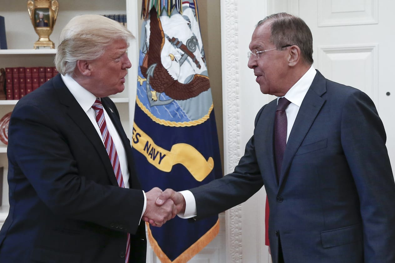US-Präsident Donald Trump (l) und Russlands Außenminister Sergej Lawrow im Weißen Haus in Washington.