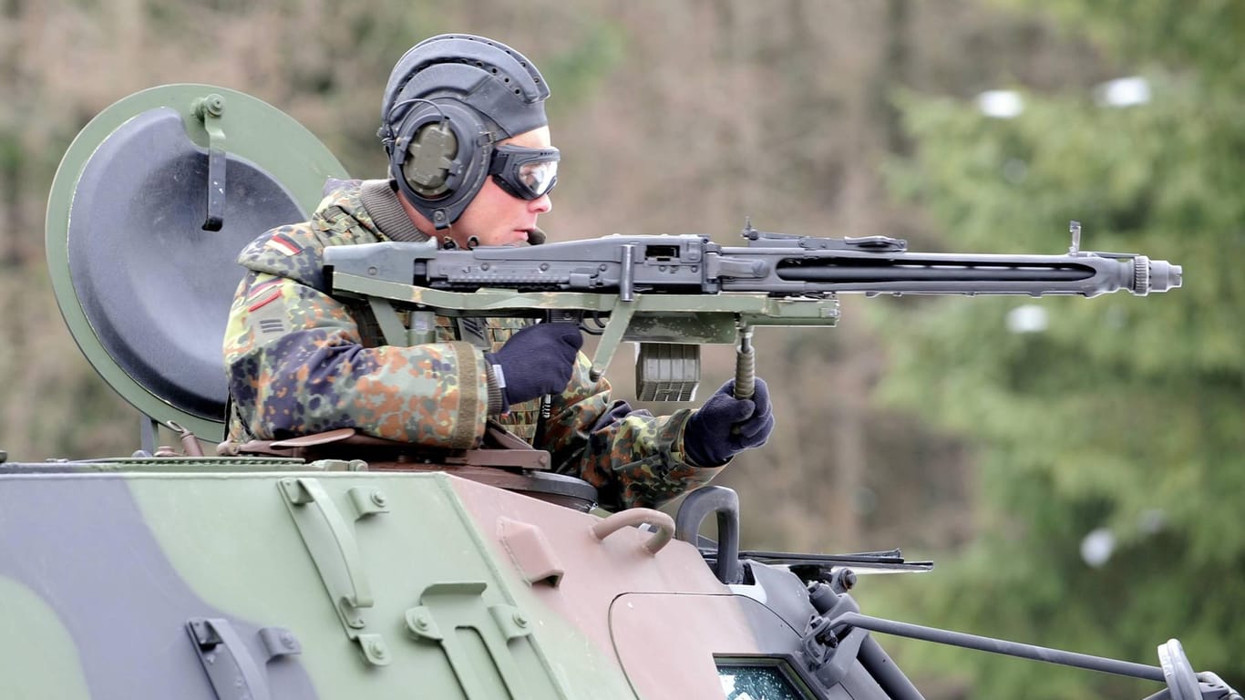 Ein Soldat der Bundeswehr auf dem Truppenübungsplatz Wildflecken.
