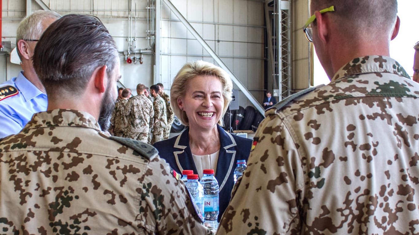 Von der Leyen prüft Umzug nach Jordanien