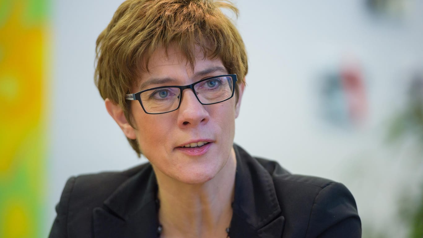 Die alte und neue saarländische Ministerpräsidentin Annegret Kramp-Karrenbauer (CDU).