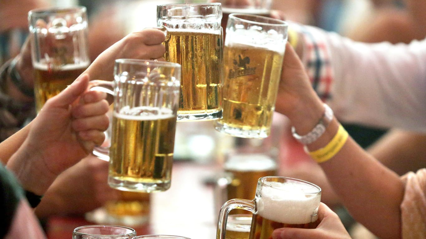 Rund neuneinhalb Millionen Deutsche trinken so viel Alkohol, dass sie ihre Gesundheit damit gefährden.