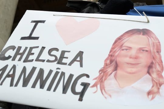 Manning-Unterstützerin: Die US-Whistleblowerin war wegen Spionage und Kolloberation mit dem Feind zu 35 Jahren Militärhaft verurteilt worden.