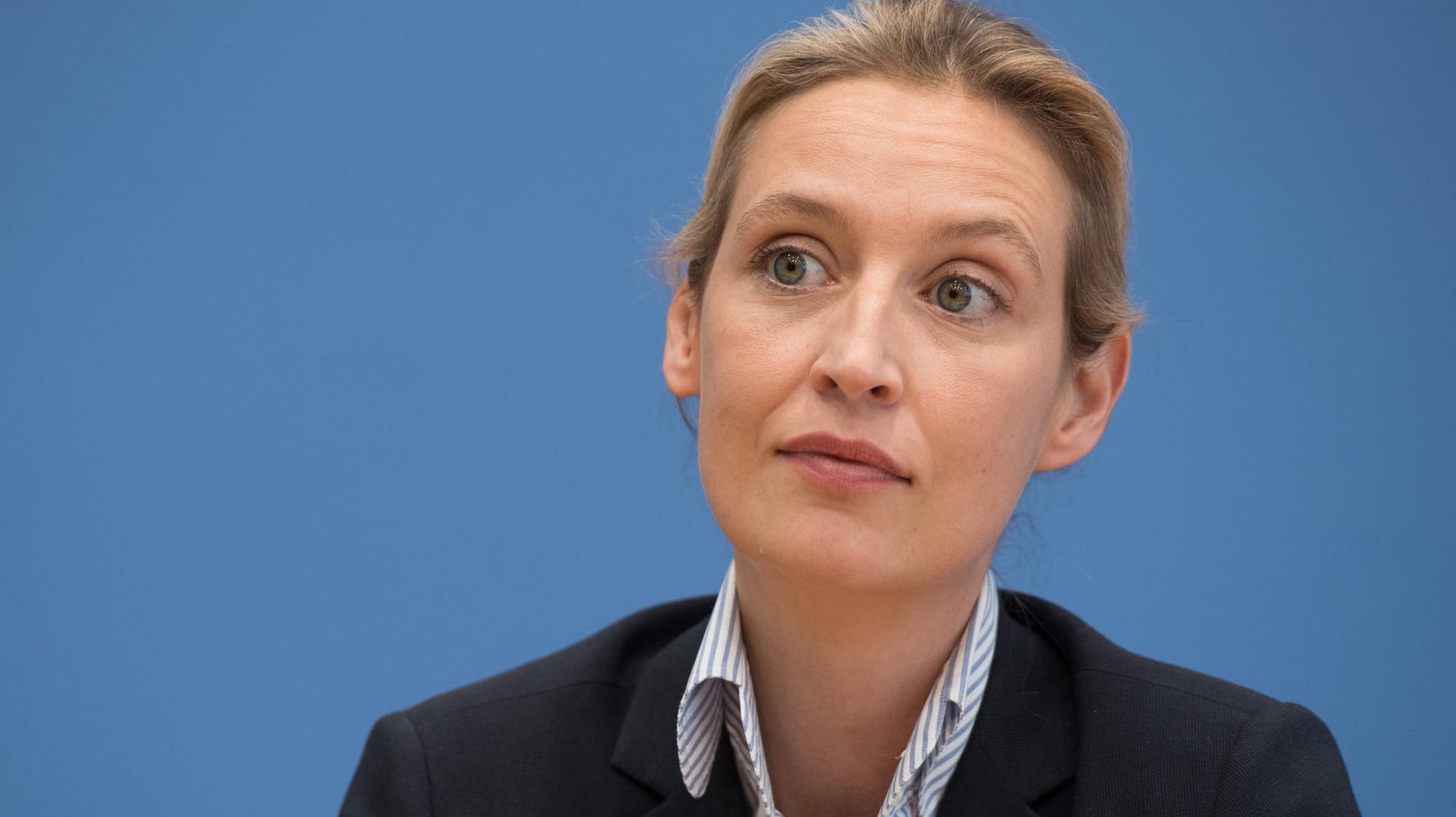 Im Streit um die Formulierung "Nazi-Schlampe" hat das Hamburger Landgericht einen Unterlassungsantrag von Alice Weidel zurückgewiesen. Im Streit um die Formulierung "Nazi-Schlampe" hat das Hamburger Landgericht einen Unterlassungsantrag von Alice Weidel zurückgewiesen.