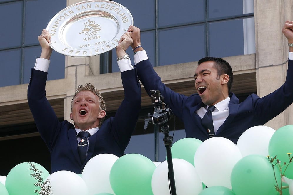 Dirk Kuijt (l.) und Trainer Giovanni van Bronckhorst feierten mit Feyenoord Rotterdam den ersten Titel seit 18 Jahren. Die Entscheidung fiel erst am letzten Spieltag.