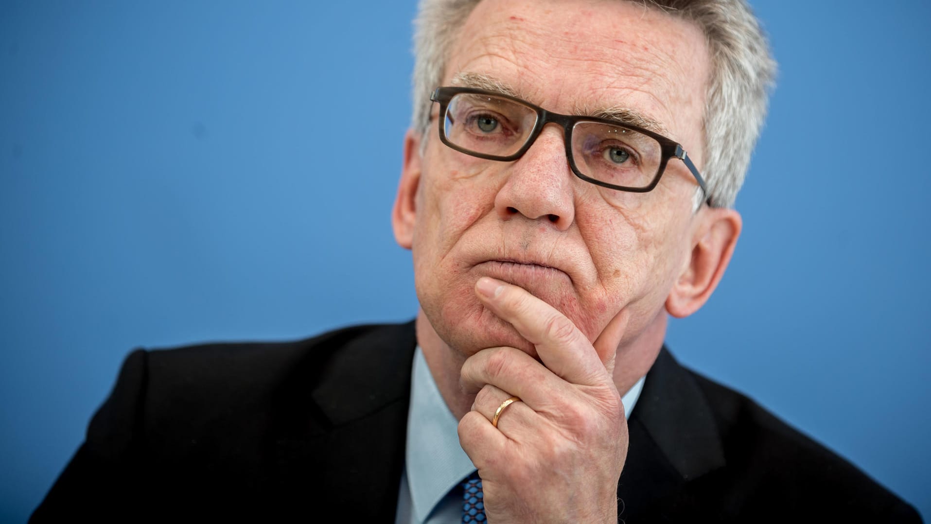 Thomas de Maizière soll bis Ende Mai über die Versäumnisse im Fall Franco A. aufklären. Thomas de Maizière soll bis Ende Mai über die Versäumnisse im Fall Franco A. aufklären.