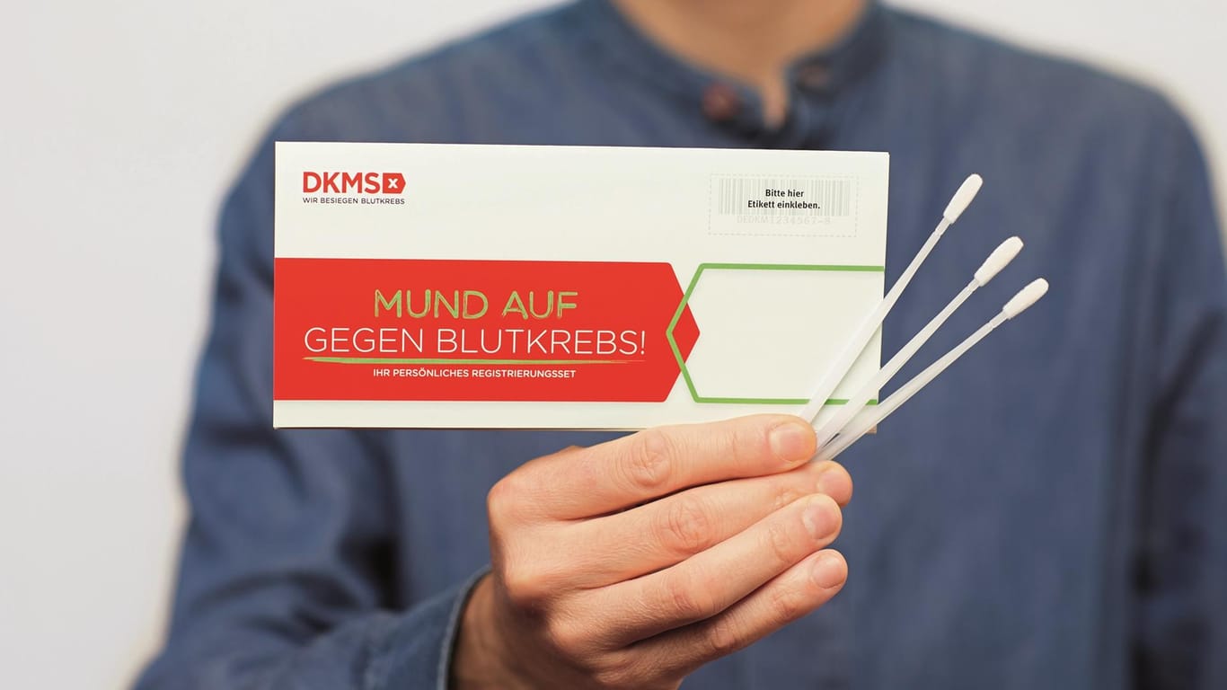 Ein Registrierungsset der Deutschen Knochenmarkspenderdatei (DKMS)