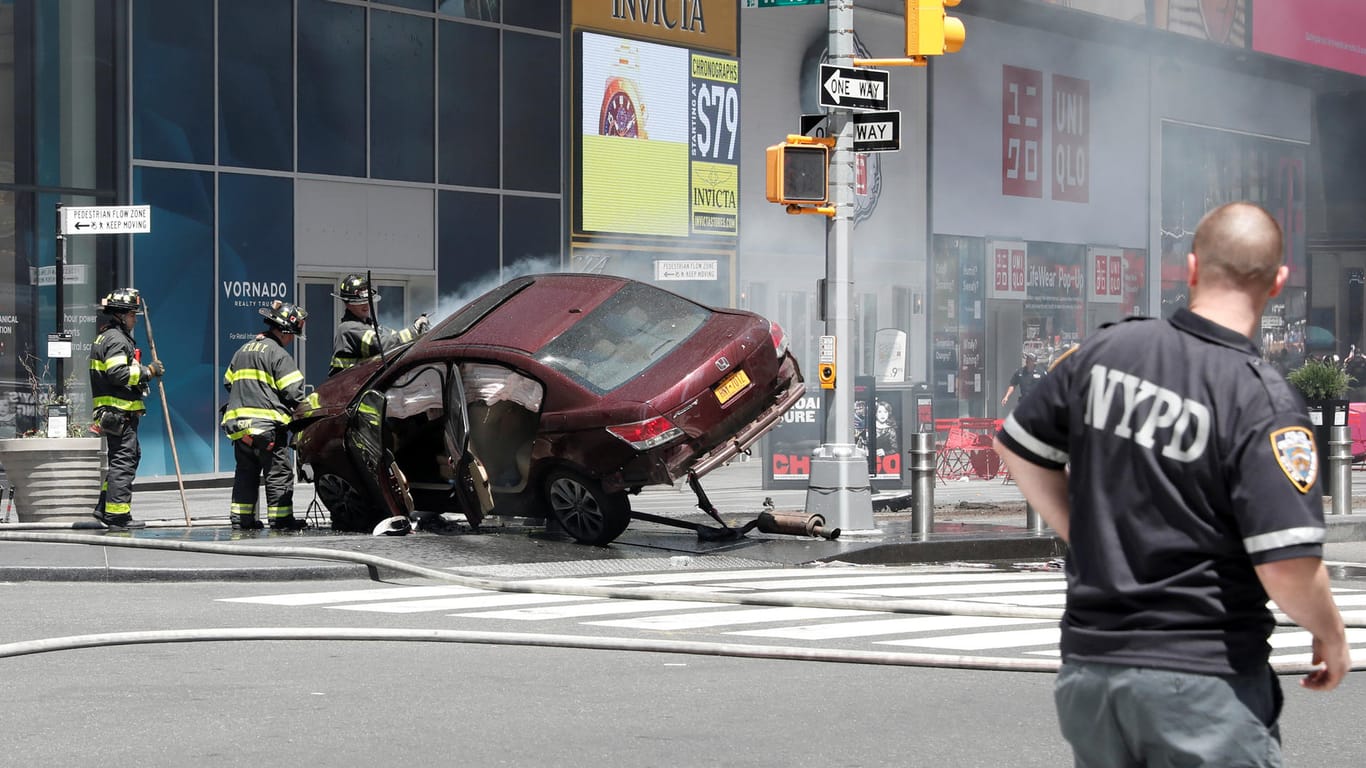 Der Unfallwagen auf dem Times Square in New York