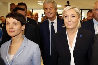 Kongress Freiheit für Europa in Koblenz am 21 01 2017 mit Marine Le Pen Vorsitzende des Front Natio
