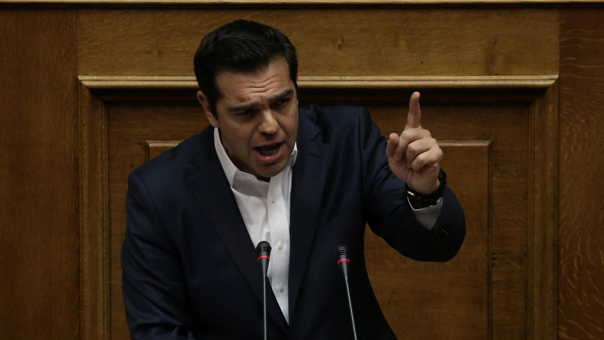 Die Opposition wirft Ministerpräsident Alexis Tsipras Machtbesessenheit vor. Die Opposition wirft Ministerpräsident Alexis Tsipras Machtbesessenheit vor.