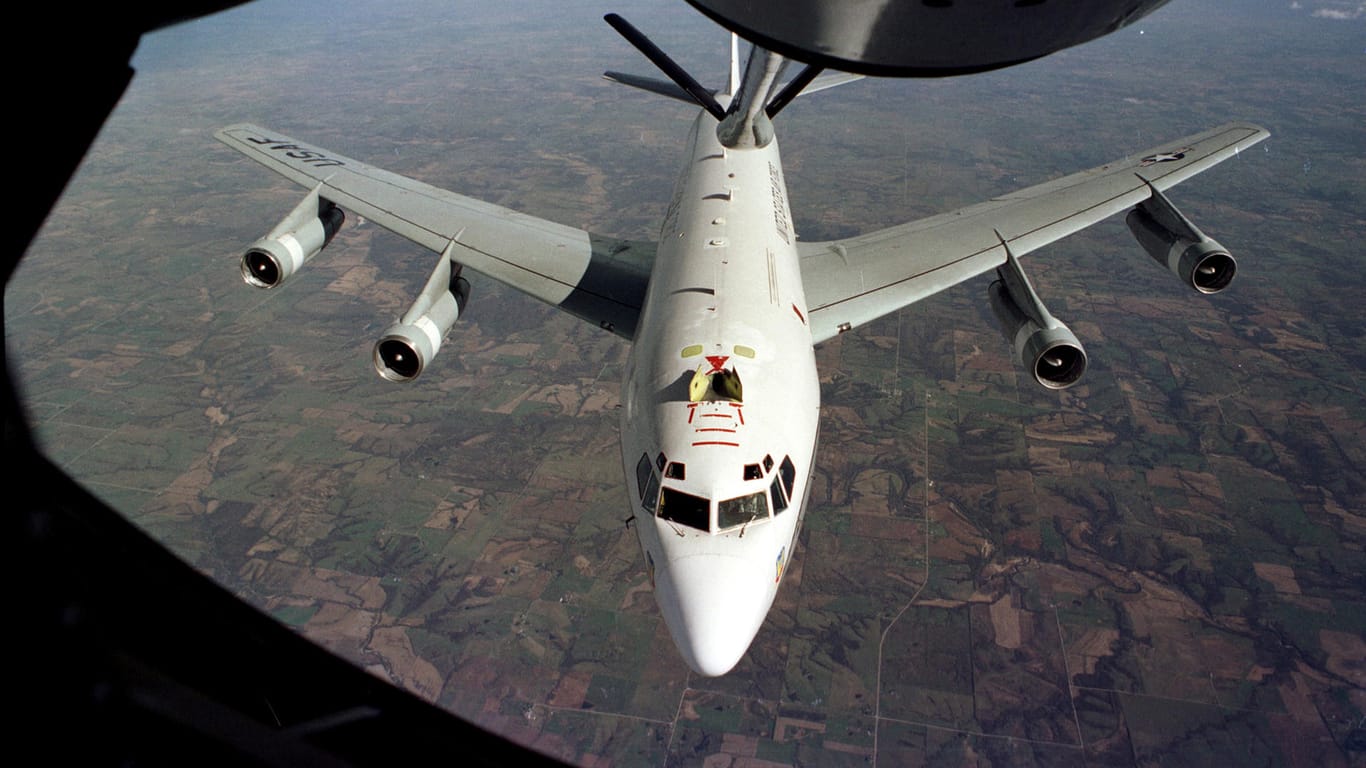 Chinesische Kampfjets haben ein amerikanisches Messflugzeug des Typs WC-135 abgefangen.
