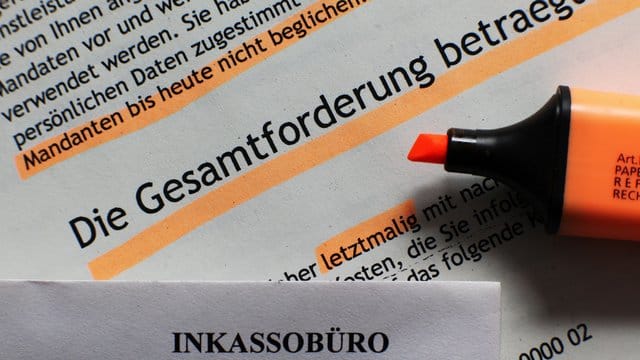 Einige Unternehmen geben versäumte Zahlungen ohne Mahnung an ein Inkassobüro weiter.