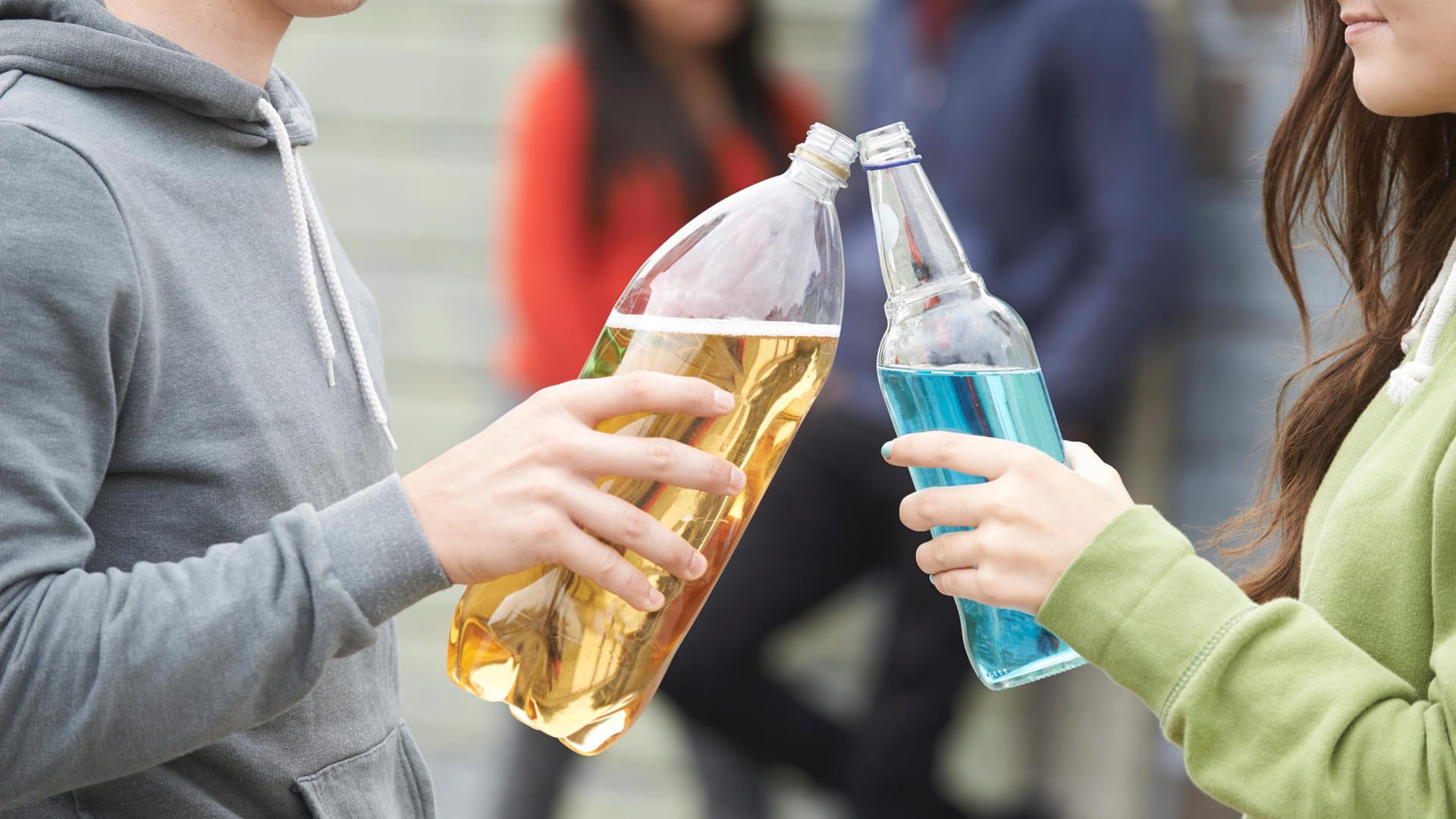 Alkohol bei Jugendlichen: Wann sollten Eltern sich darüber Sorgen machen?