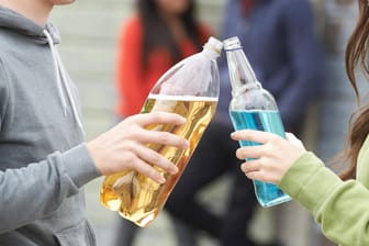 Alkohol bei Jugendlichen: Wann sollten Eltern sich darüber Sorgen machen?