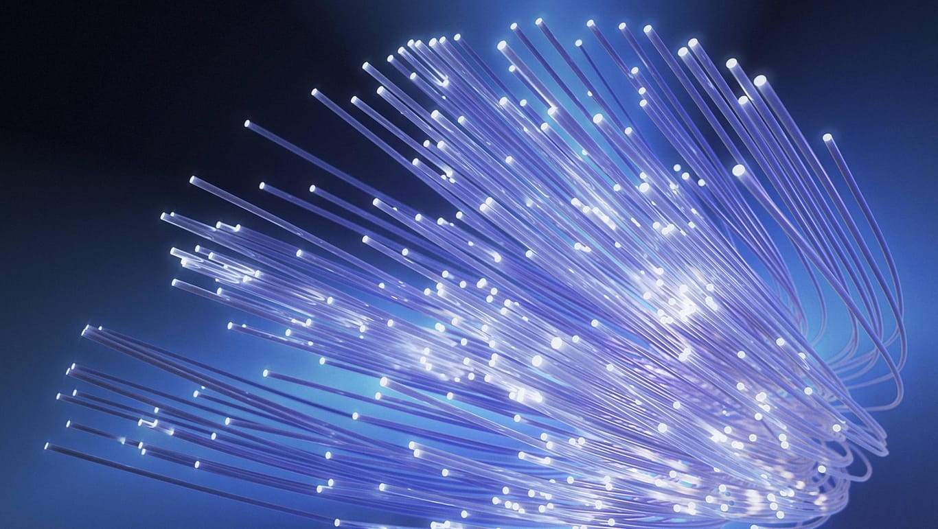Glasfaser-Kabel können Daten vielf schneller transportieren, als herkömmliche Kabel
