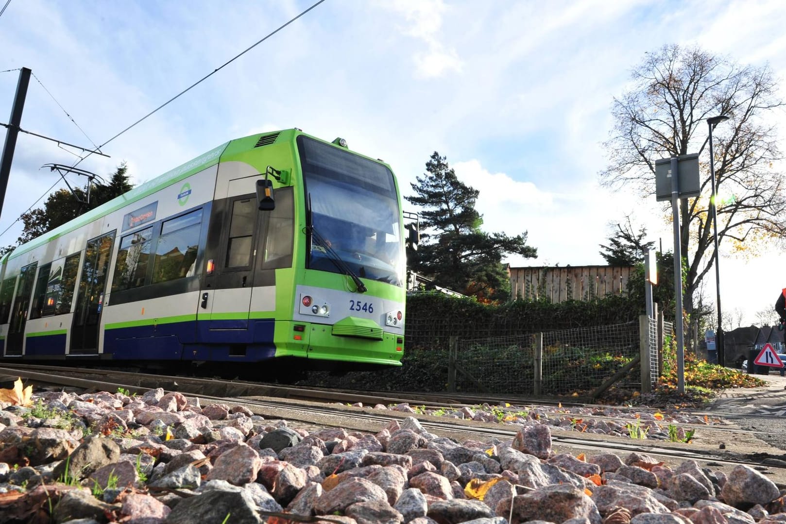 Eine Straßenbahn in London: Achtsamkeit beim Fahren geboten.