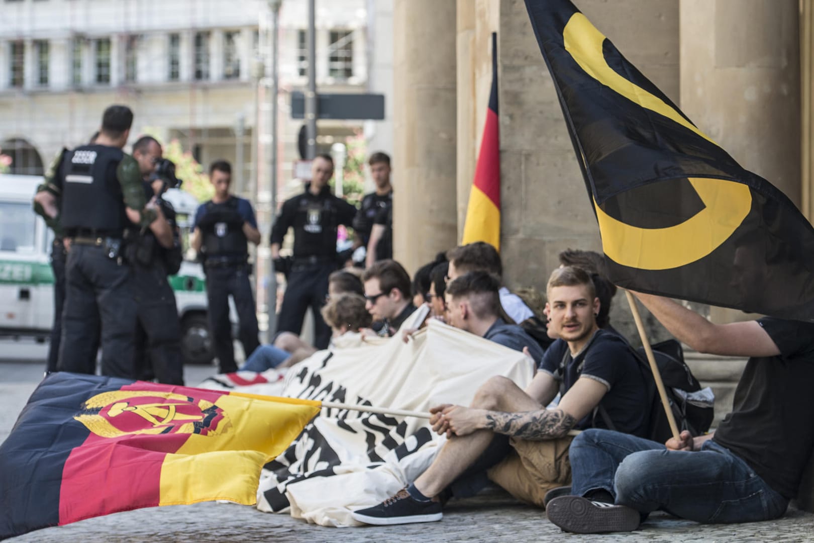 Anhänger der rechten "Identitären Bewegung" demonstrieren am 19. Mai in Berlin vor dem Bundesjustizministerium, um gegen Ressortchef Heiko Maas (SPD) und das sogenannte «Netzwerkdurchsetzungsgesetz» zu protestieren.