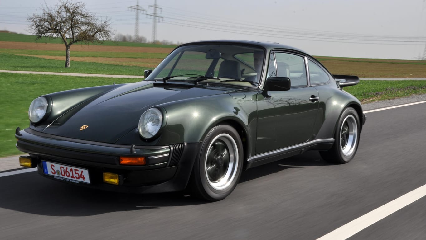 Der Porsche 911 hält seine Gestaltungsgrundlinie seit den 1960er Jahren erkennbar aufrecht