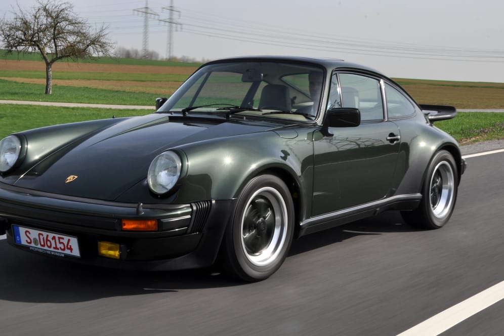 Der Porsche 911 hält seine Gestaltungsgrundlinie seit den 1960er Jahren erkennbar aufrecht