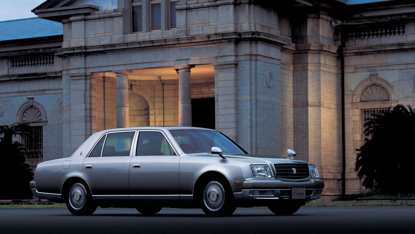 Scheinbar zeitloser Luxus: Japanische Geschäftsleute und Politiker setzen seit 50 Jahren auf die Limousine Toyota Century