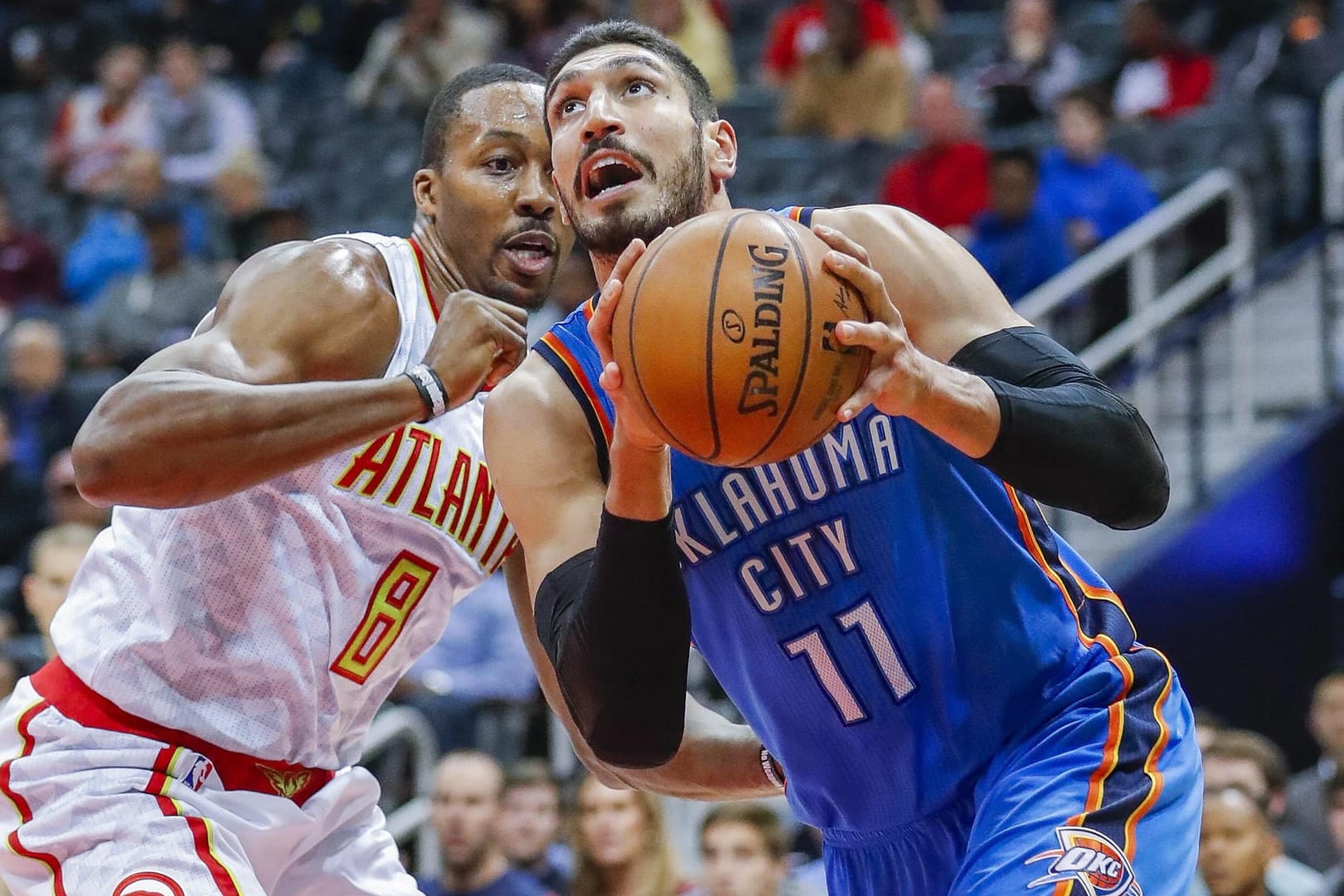 Enes Kanter (r.) spielt seit 2011 in der NBA.