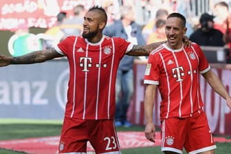 Arturo Vidal und Franck Ribéry bei Bayerns 4:1 gegen den SC Freiburg.