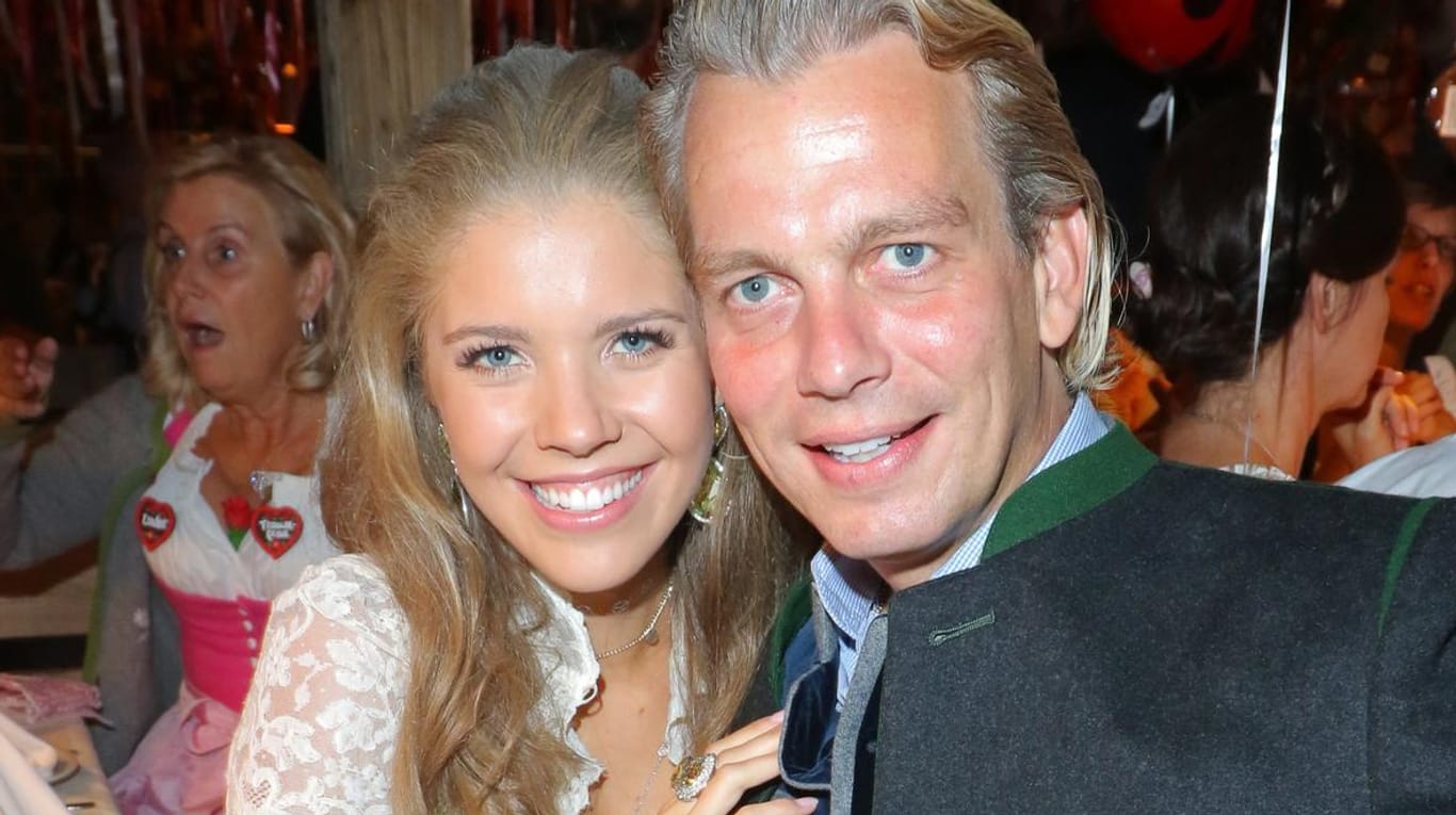 Die 23-Jährige Victoria Swarovski gab ihrem 40-Jährigen Verlobten Werner Münz das Jawort.