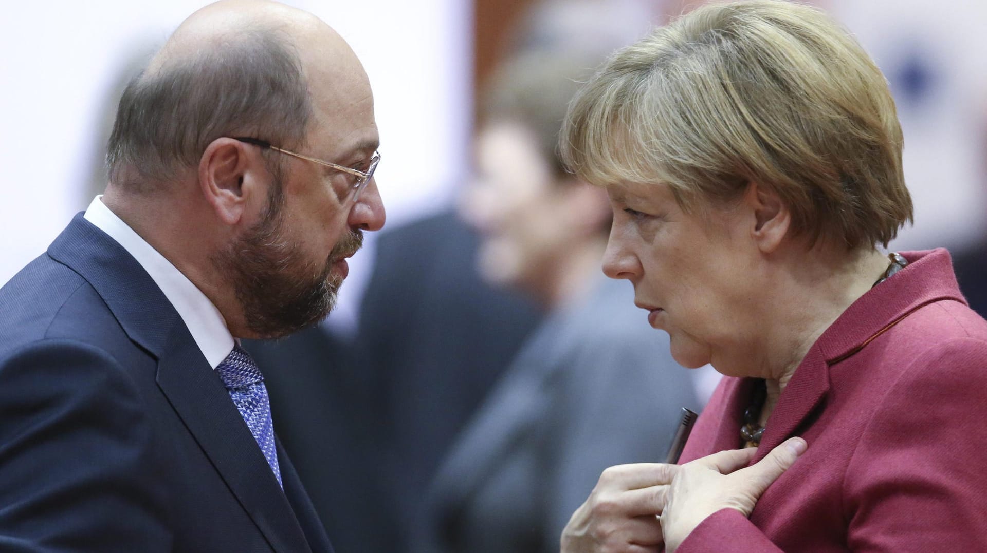 Am 3. September soll ein Schlagabtausch zwischen Merkel und Herausforderer Schulz im Fernsehen stattfinden. Am 3. September soll ein Schlagabtausch zwischen Merkel und Herausforderer Schulz im Fernsehen stattfinden.