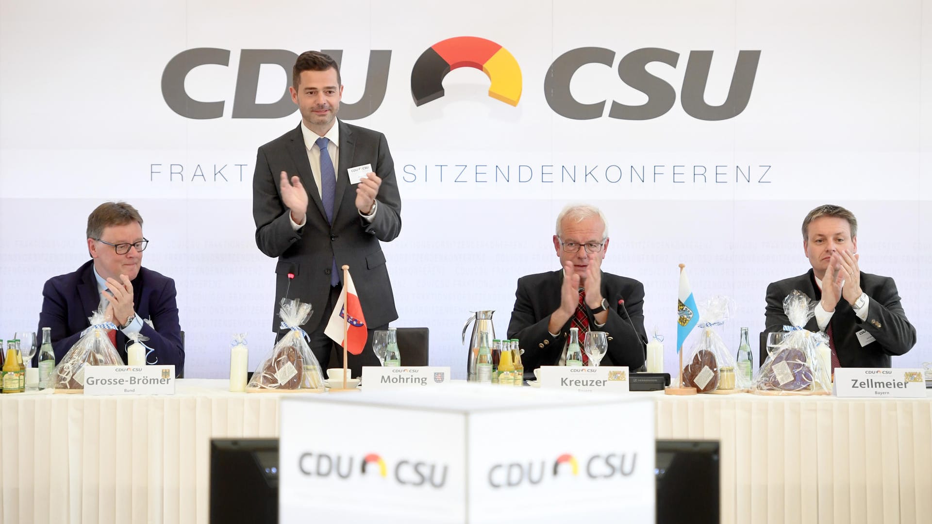 Vor der Bundestagswahl probieren es CDU und CSU mit einem härteren Kurs gegen Islamisten. Vor der Bundestagswahl probieren es CDU und CSU mit einem härteren Kurs gegen Islamisten.