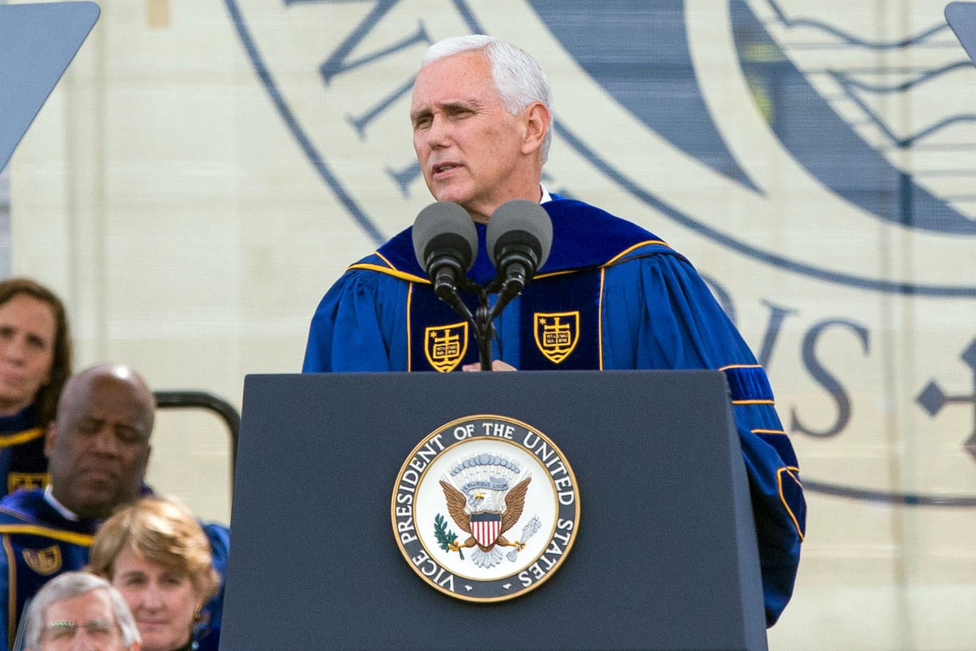 US-Vizepräsident Mike Pence bei seiner Rede vor Studenten.