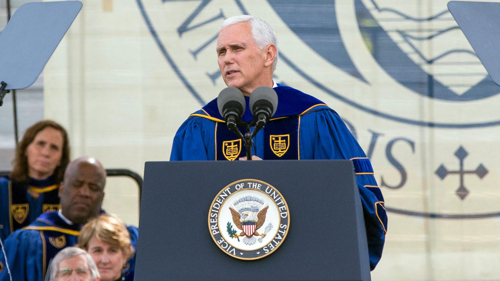 US-Vizepräsident Mike Pence bei seiner Rede vor Studenten.