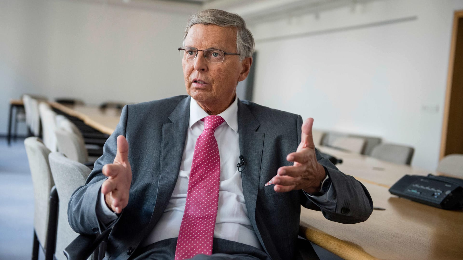 CDU-Innenpolitiker Wolfgang Bosbach fordert politische und strafrechtliche Folge für den Fall, dass sich Manipulationen im Fall Amri bestätigen sollten CDU-Innenpolitiker Wolfgang Bosbach fordert politische und strafrechtliche Folge für den Fall, dass sich Manipulationen im Fall Amri bestätigen sollten