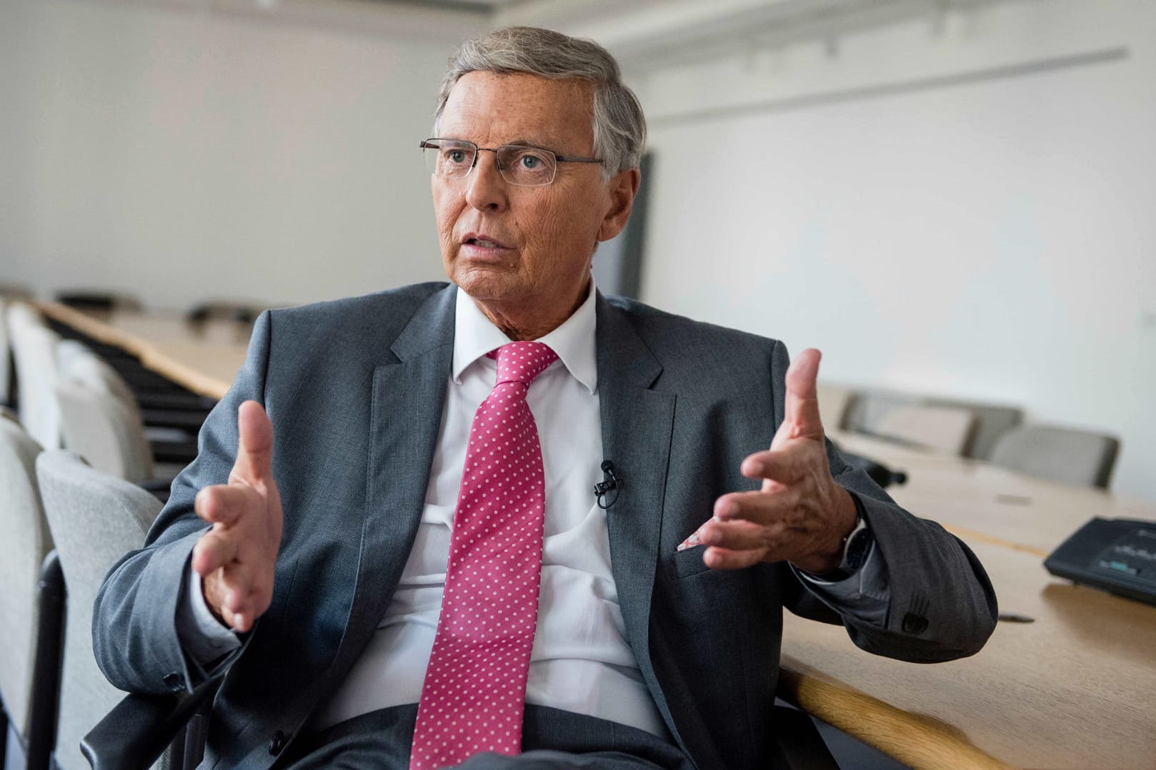 CDU-Innenpolitiker Wolfgang Bosbach fordert politische und strafrechtliche Folge für den Fall, dass sich Manipulationen im Fall Amri bestätigen sollten