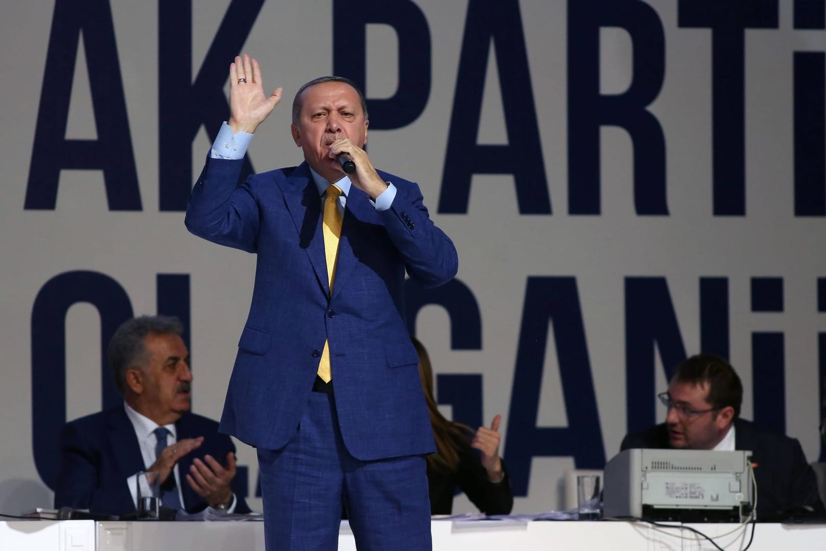 In der Türkei wurde dein möglicher Anschlag auf den AKP–Kongress verhindert.
