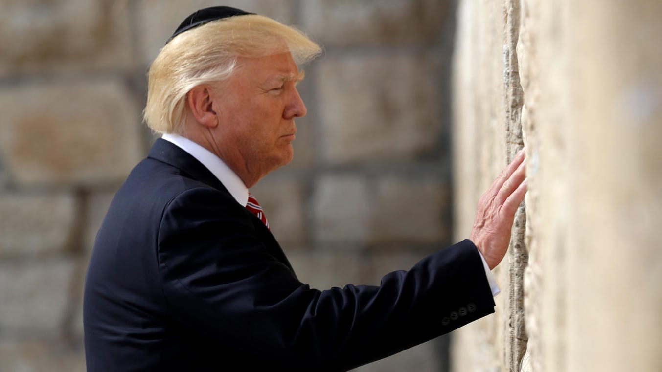 Trump ist der erste US-Präsident, der das höchste, jüdische Heiligtum während seiner Amtszeit besucht hat. Trump ist der erste US-Präsident, der das höchste, jüdische Heiligtum während seiner Amtszeit besucht hat.